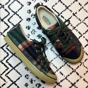 KEEN ELSA Women’s Sneakers - Fleece & Plaid Shoes with Laces - US Size 9.5 - EUC